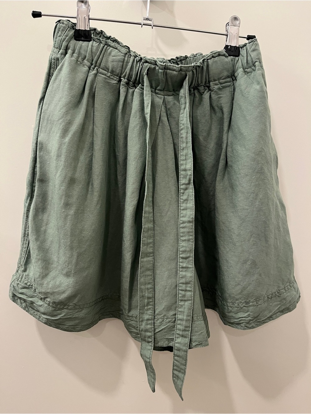 JW ANDERSON x UNIQLO Linen Blend Tucked Shorts - Picture 8 of 9